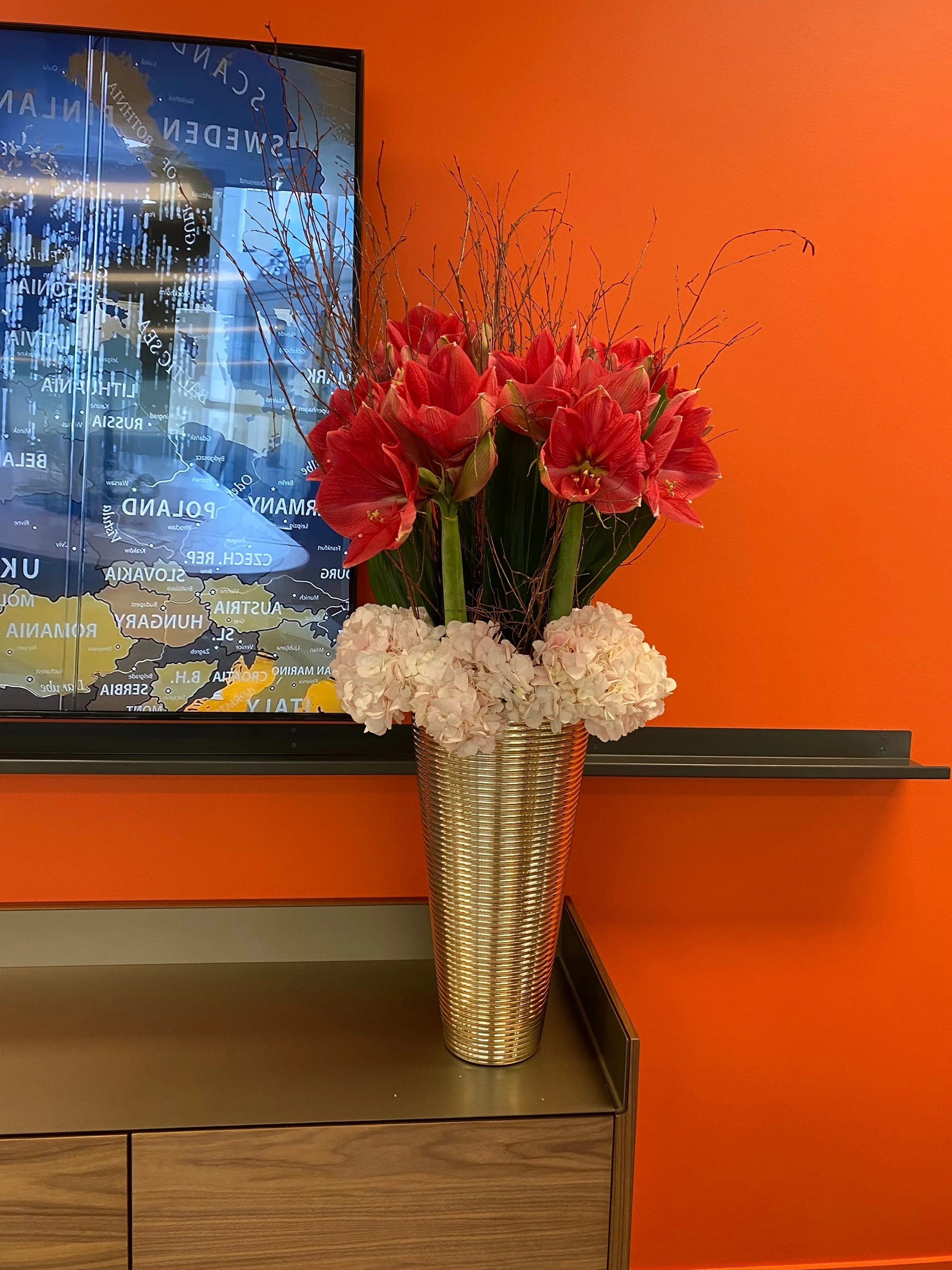 Composition florale dans un restaurant