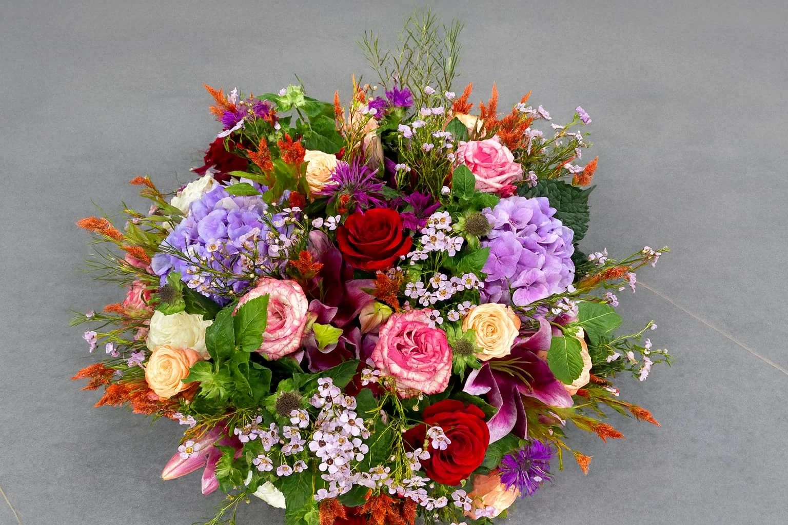 Bouquet champêtre multicolore de saison